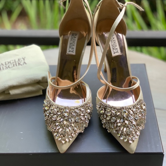 Shoes - Picture 2 of 8